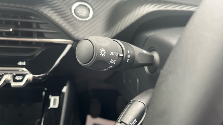 Peugeot 208 1.2 PureTech 100 Allure 5dr Petrol Hatchback